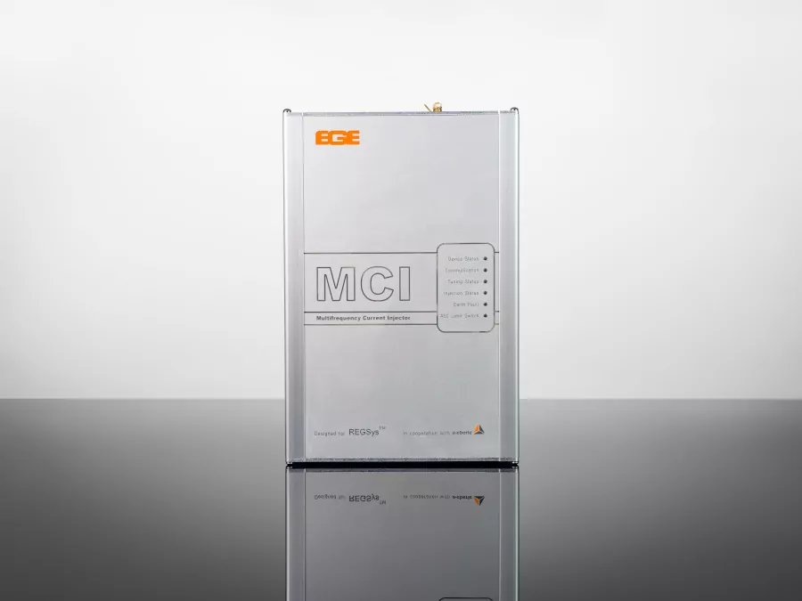 MCI: multi-frekvenční proudová injektáž pro kolísající napětí uzlu sítě